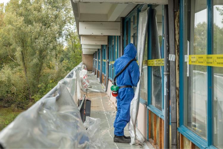 Asbest muur laten verwijderen door JongDijk Asbestsanering