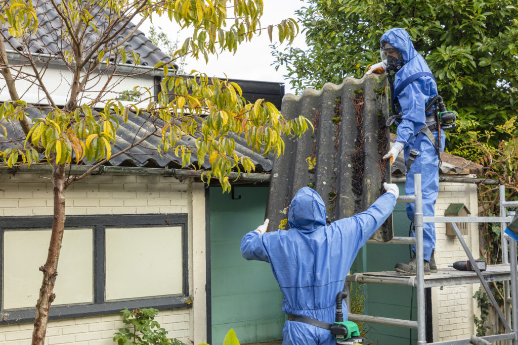 Buitensanering asbest in Schiedam